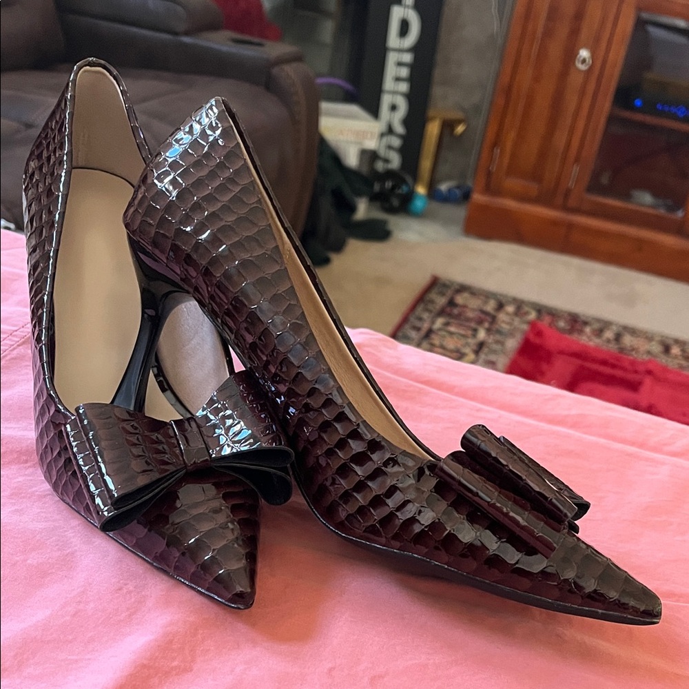 Elegant Brown Crocodile Pattern Heels with Bow